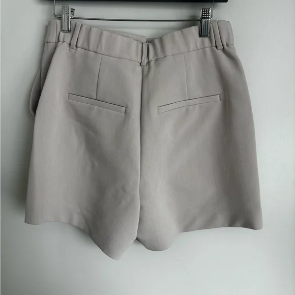 Abercrombie Women's High-Waist Pleated Dress Shorts in Light Taupe - Picture 2 of 2